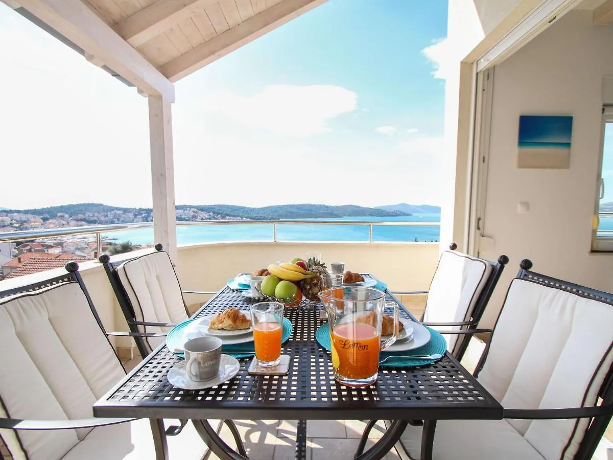 Penthouse Apartment Sunset Bay location